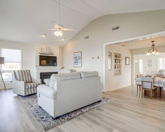 Waterfront Marion Station Retreat with Private Dock! - Marion Station - Sala de estar