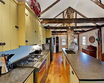 Joy Cottage - Prospect Harbor - Kitchen