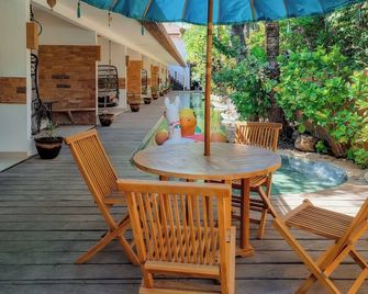 Pesona Beach Resort & Spa - Adults Only - Pemenang - פטיו