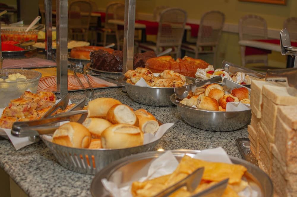 Trevi Hotel e Business - קוריטיבה - בופה