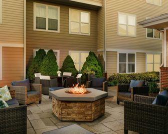 Residence Inn by Marriott Philadelphia/Montgomerville - North Wales - Patio