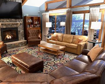 Quiet Luxury Lakefront Retreat w/Pontoon and dock Included - Alexandria, MN - Alexandria - Лаунж