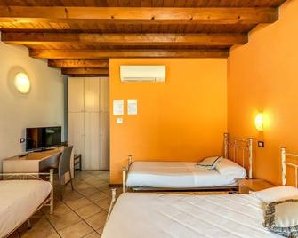 Agriturismo Pozzo Fiorito - Castiglione delle Stiviere - Bedroom
