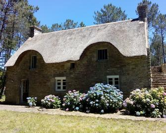 Seasonal rental of a Breton cottage in the heart of the forest - Theix - Bâtiment