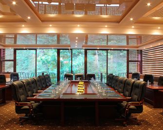 Best Western Plus Paradise Hotel Dilijan - Dilijan - Meetingruimte