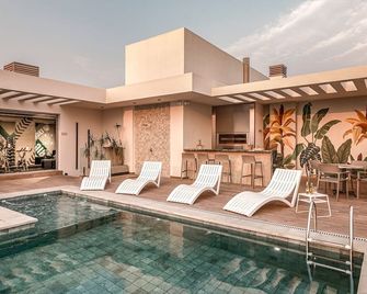 Houze - Stay & Residences By Ava - Asunción - Piscina