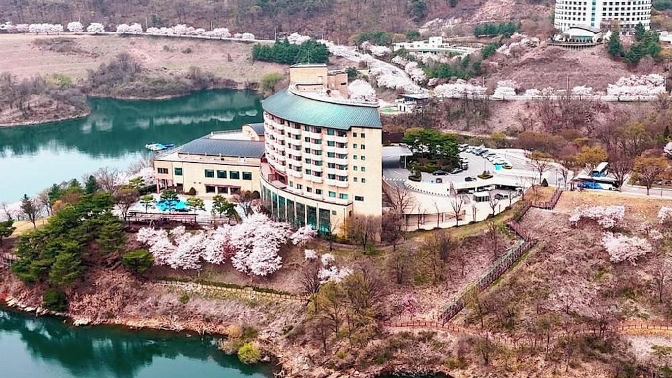 Cheongpung Resort