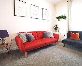 The Mellor - Holiday Home With Free Parking 15 Minutes to Manchester City Centre & Coop Live Arena - Mánchester - Sala de estar