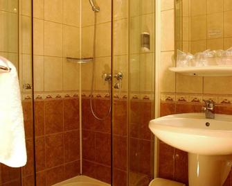 Hotel Manzard Panzio - Budapest - Bathroom