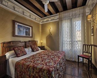 Hotel Galleria - Venice - Bedroom