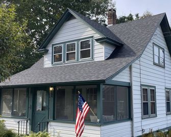 Charming Two-Bedroom Cottage in Northeast Harbor - Mount Desert - Building