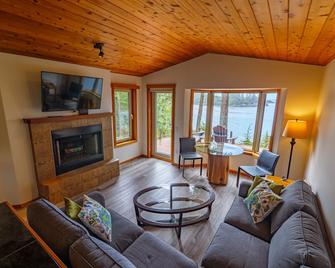 A Snug Harbour Inn - Ucluelet - Sala de estar