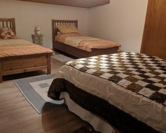 Large 4 bed house available for short stays - Petit-Bersac - Habitación