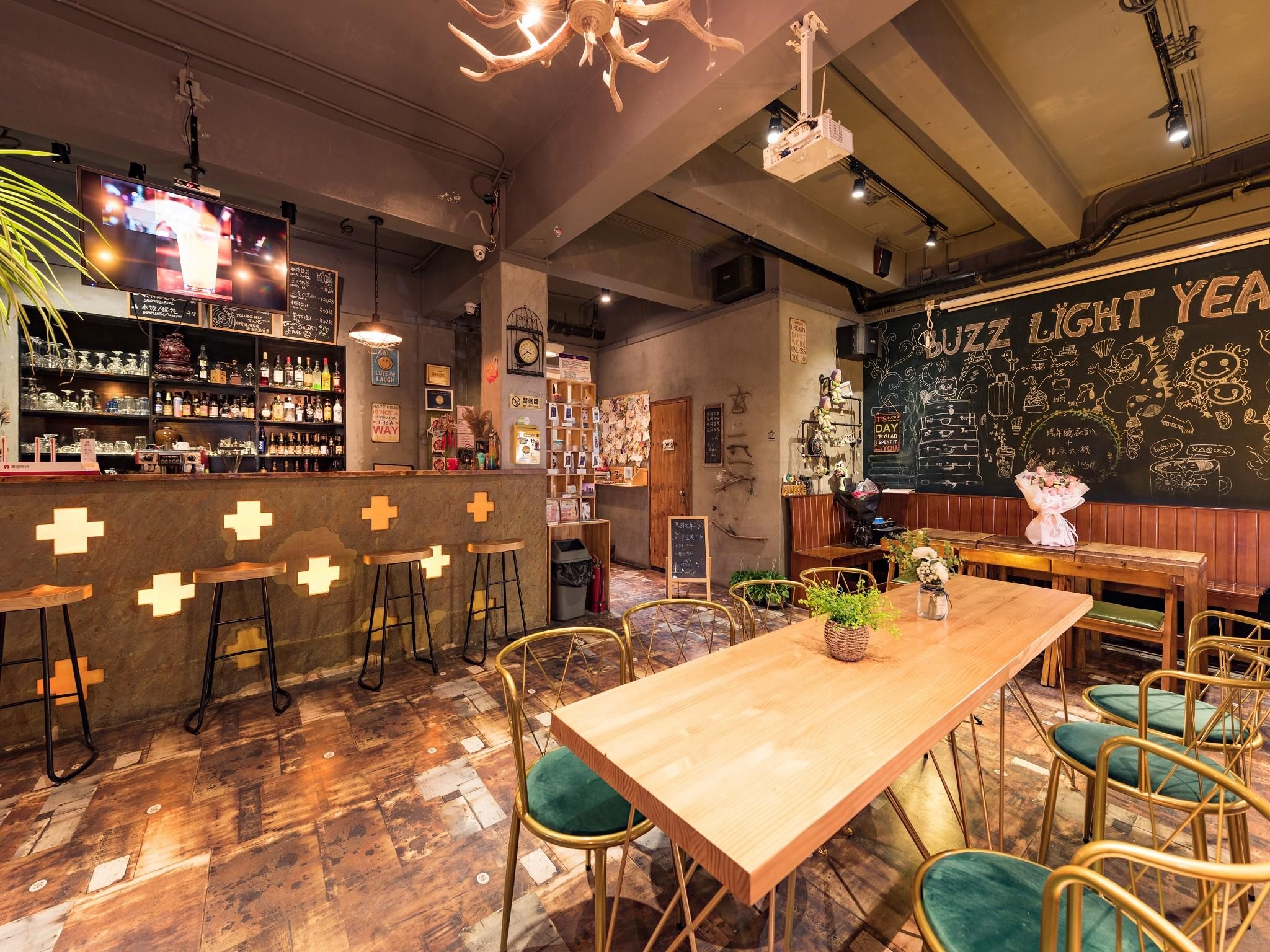 Buzz Lightyear Youth Hostel - Dalian - Bar