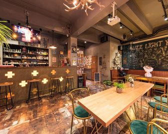 Buzz Lightyear Youth Hostel - Dalian - Bar