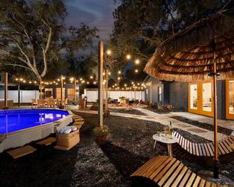 Luxe Brandon Oasis with Private Pool and Hot Tub! - Brandon - Bazén
