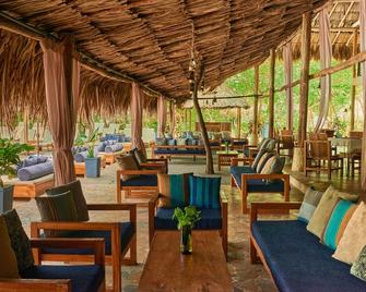 Blue Apple Beach - Tierra Bomba - Restaurant