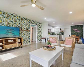 Tropical Escape near Beach! Tons of parking! - Boynton Beach
