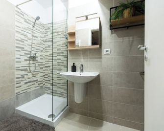 Nest Inn Spring Apartment - Cluj Napoca - Bathroom