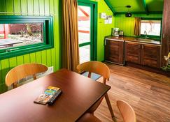 Legoland Wilderness Barrels & Cabins - Billund - Dining room