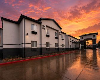 Super 8 by Wyndham Brenham TX - Brenham - Gebäude