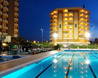 Grand Hotel Montesilvano - Montesilvano - Pool