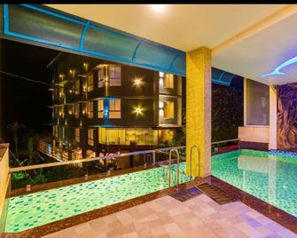 Riverine Suites - Vettilappara - Pool