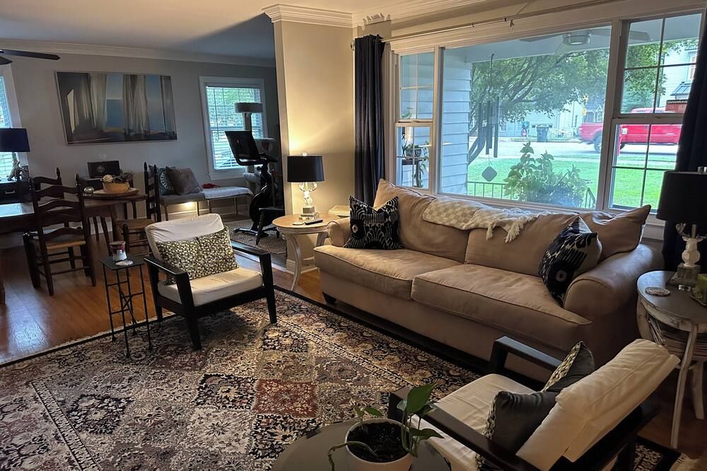 Cozy Private Efficiency Located Near Downtown Raleigh, Pnc Arena, Ncsu, Rtp, Rdu - راليغ - غرفة معيشة