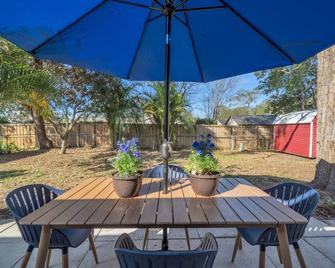 Serenity Retreat: Charming Home Near Attractions! 3 Bedroom Home by RedAwning - Brandon - Patio