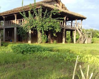 Shanta Ghar Resort - Chitwan - Building
