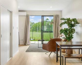 Urban Pulse Townhouse with parking - Auckland - Dining room