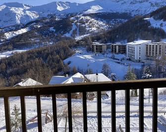 Apartment at the super SAUZE on the slopes. Close to shops and the ESF - Enchastrayes - Balcón