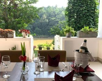 Kandy Rivers Edge Nature Resort - Kandy - Restaurant