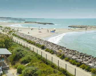 Camping Le Clos du Rhône - Saintes-Maries-de-la-Mer - Beach