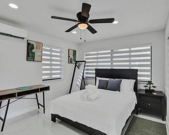 Serene Suite Near Aventura - Ives Estates - Bedroom