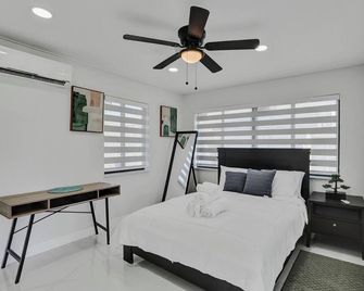 Serene Suite Near Aventura - Ives Estates - Bedroom