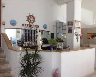 Meltemi - Folegandros - Front desk