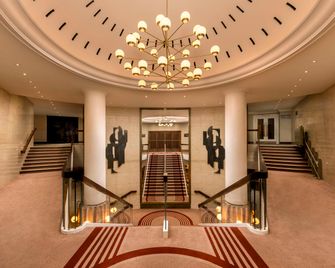 런던 힐튼 온 파크 레인 - 런던 - 로비