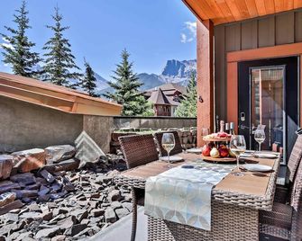The Versailles By Samsara Resort Top Luxury Top View 1300sqf 2bedroom 2bathrom - Canmore - Balcony