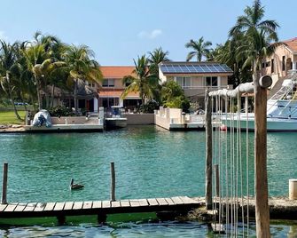 Chez Waffle Hotel - Puerto Aventuras