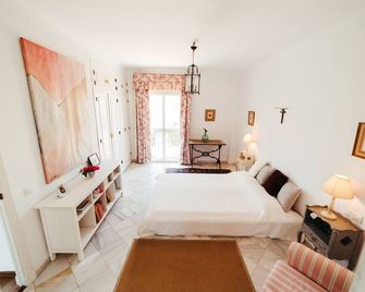 Charming 3-bedroom beachside chalet with WiFi & AC, in El Puerto de Santa María - El Puerto de Santa María - Chambre