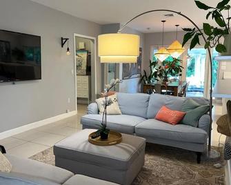 Beautiful And Comfortable Home and studios - Miami - Stue