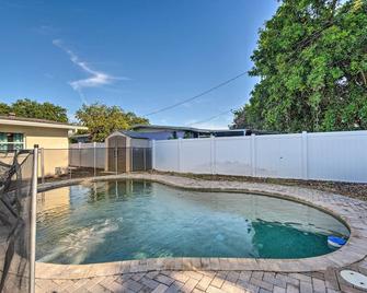 6 Mi to Beach Bradenton Home with Pool and Yard - Bradenton - Pool