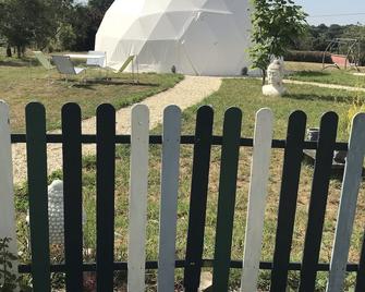 New Listing!! Luxury Glamping Dome - Château-Gontier - Extérieur
