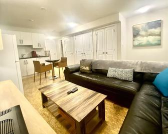 Stylish 1 bedroom suit in Fort Saskatchewan 4104 - Fort Saskatchewan - Huiskamer