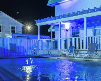 Ocean Sands Beach Boutique Inn - Kill Devil Hills - Piscina