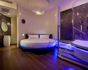 SuiteSistina for Brave Lovers - Rome - Bedroom