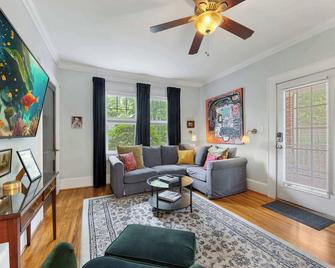 Chic Comfortable 2BR with Porch near Dilworth - Charlotte