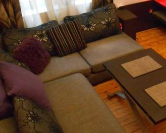 Orient Express Guest House - Sofia - Living room