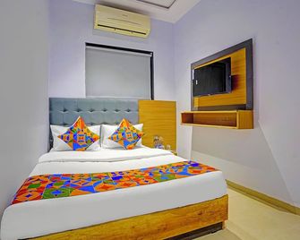 Fabhotel Nidhivan Palace - Udhna Darwaja - Surat - Schlafzimmer